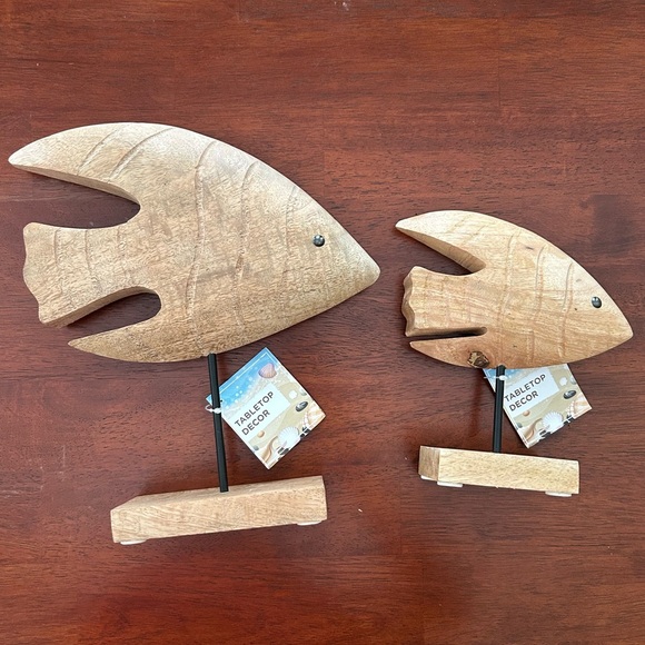 🆕 Set of 2 Brown Wooden Fishes Outdoor Patio Home Tabletop Decor - Picture 1 of 6